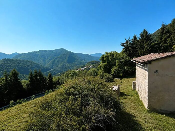 Appartamento quadrilocale in vendita in Via Frerola, Algua
