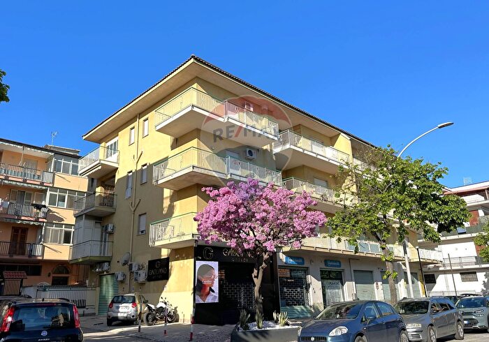 Appartamento con 7 locali in vendita in Via Giulio Cesare, Villabate
