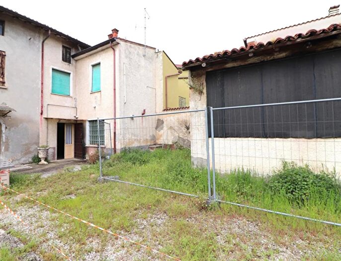 Casa con 5 locali in vendita in Via Solferino E San Martino, Roverbella