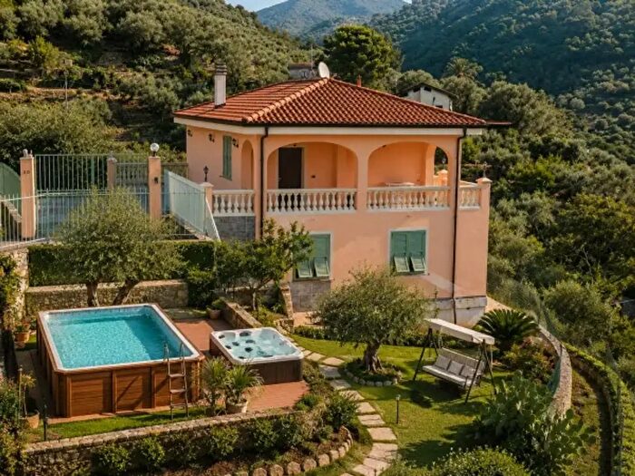 Casa con 5 locali in vendita in Strada Madonna del Carmine, Vallebona