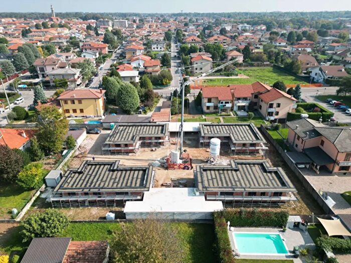 Casa quadrilocale in vendita in Via Galvani, Cogliate