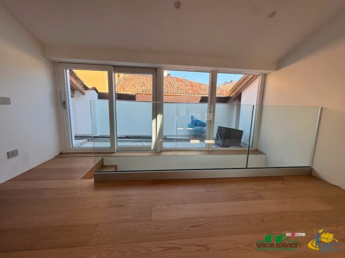 Appartamento con 5 locali in vendita in Vicolo San Tiburzio, Parma