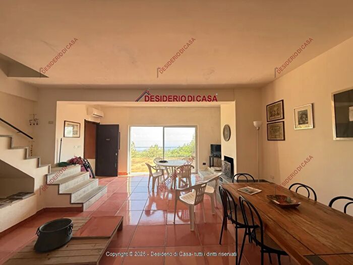 Appartamento con 8 locali in vendita in Cefalu