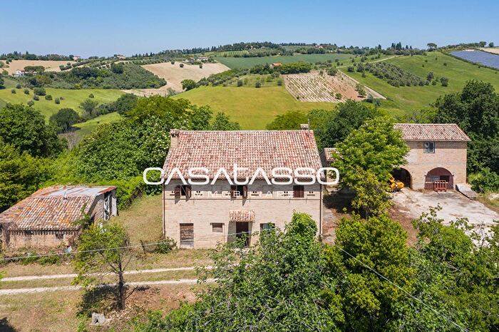 Appartamento con 10 locali in vendita in Contrada Alberotondo, Macerata