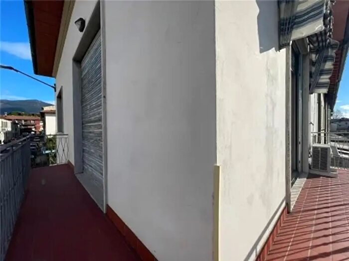 Casa con 6 locali in vendita in Sesto Fiorentino