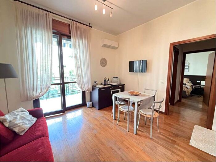 Appartamento bilocale in affitto in Via Garigliano, Isola, Milano