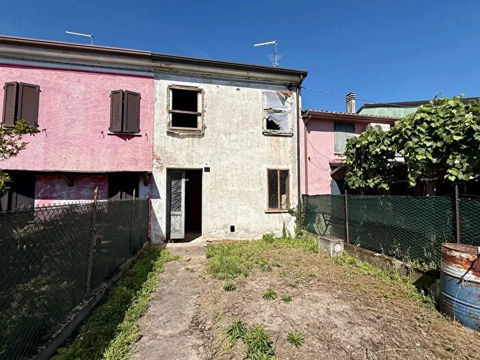 Casa quadrilocale in vendita in Via Borghetto, Villa Bartolomea