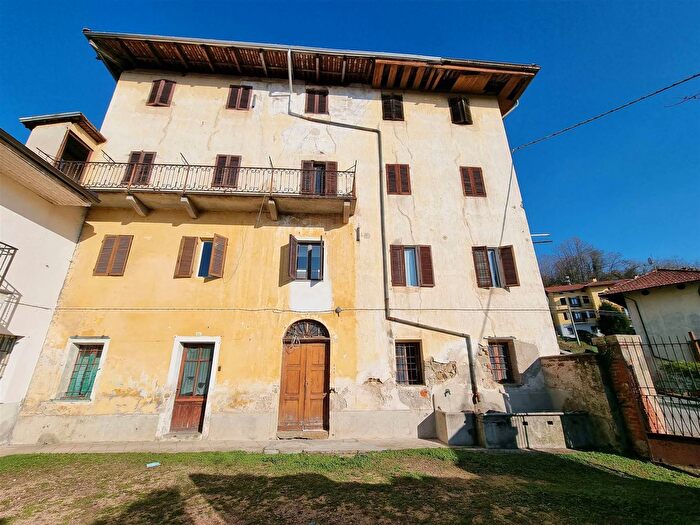 Appartamento con 7 locali in vendita in Via Perissinotto Casapinta Piemonte Italy, Casapinta