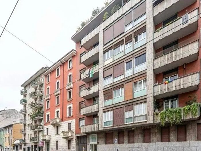 Appartamento quadrilocale in vendita in Via degli Imbriani, Milano
