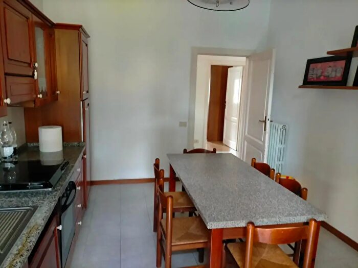 Appartamento con 5 locali in affitto in Pisa