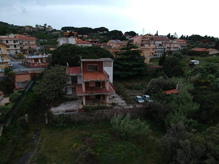 Casa con 6 locali in affitto in Via Comunale Faro Superiore, Faro Superiore Sperone, Messina