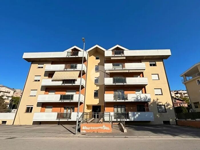 Appartamento quadrilocale in vendita in Via Pescasseroli, Chieti