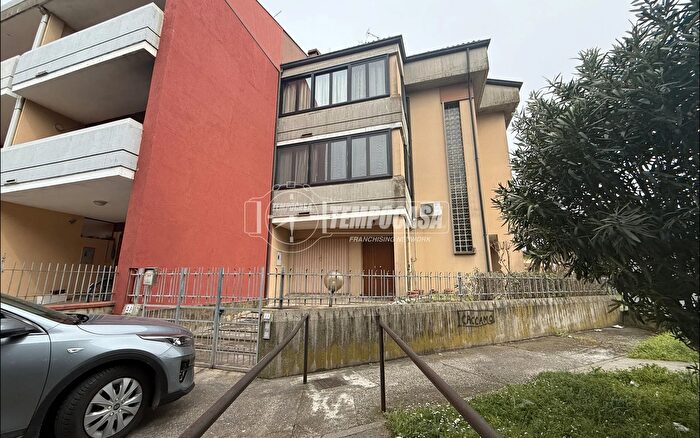 Casa trilocale in vendita in Via Riva di Mezzo, Comacchio