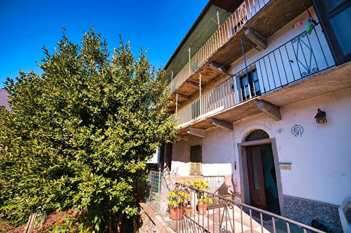 Casa con 5 locali in vendita in Via Cardezza, BeuraCardezza