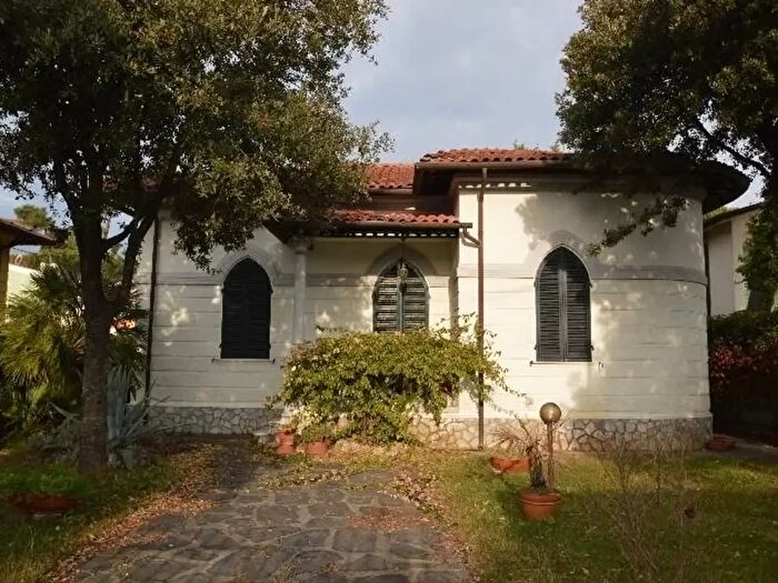 Casa con 5 locali in affitto in Pietrasanta