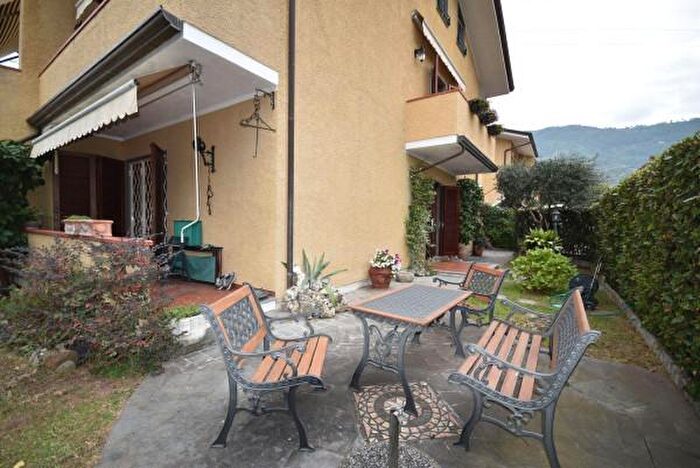 Casa con 6 locali in vendita in Via Strettoia SNC, Seravezza