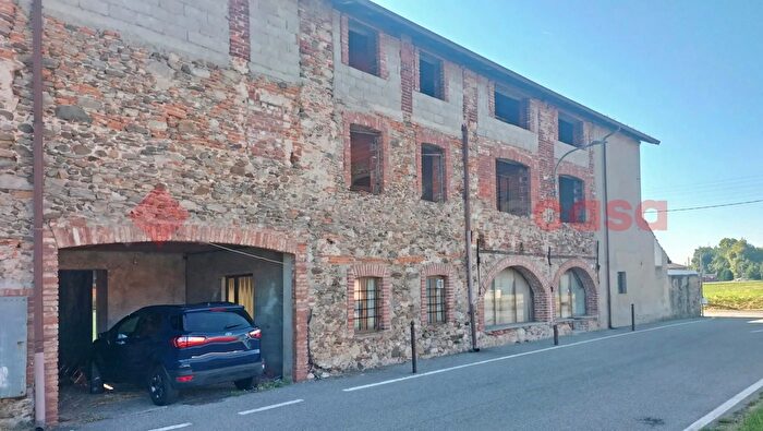 Casa con 5 locali in vendita in Vicolo Sorga, Borgomanero