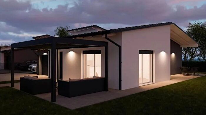 Casa quadrilocale in vendita in Via del Curato Cento Cento Paese Ferrara, Cento