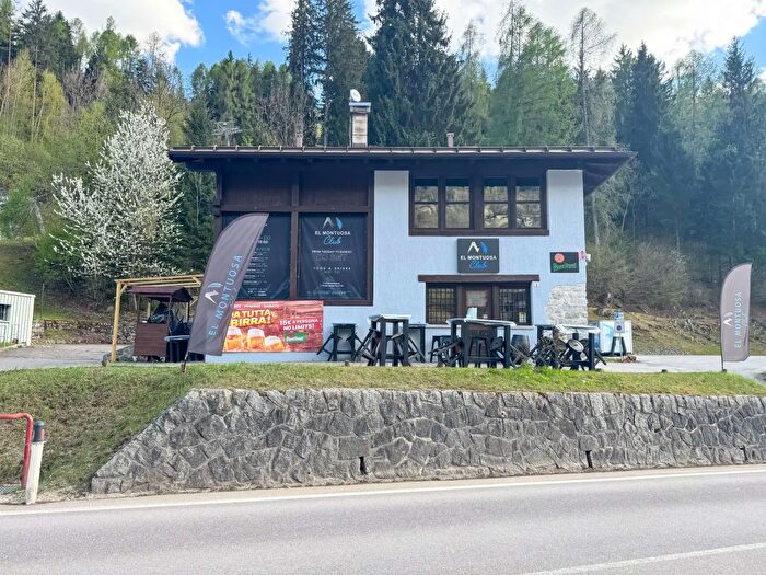 Casa con 6 locali in vendita in Via per Marilleva, Mezzana