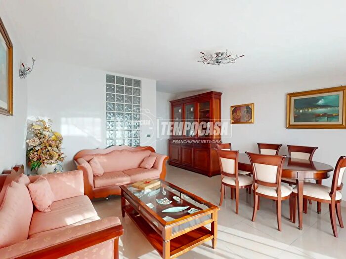 Appartamento quadrilocale in vendita in Via Luigi Maisto, Villa Di Briano