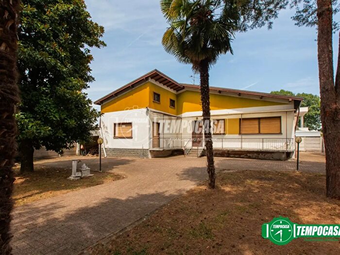 Casa trilocale in vendita in Via Sardegna, Magnago