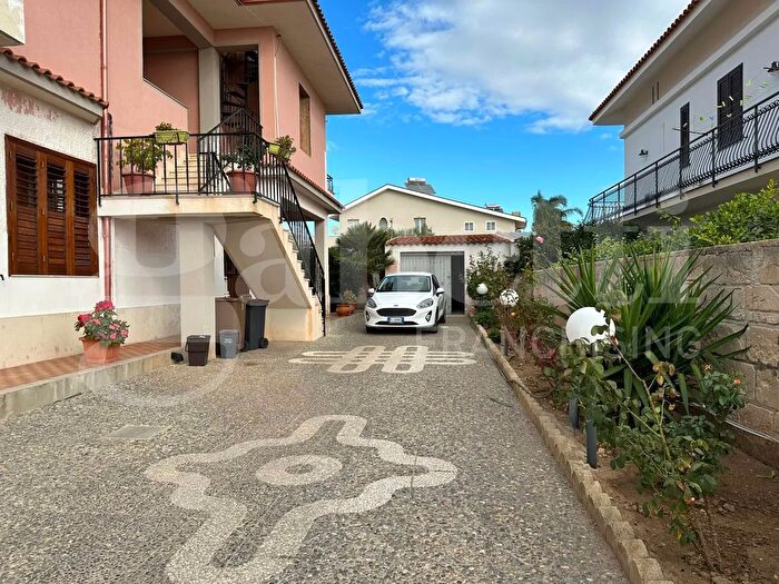 Appartamento trilocale in vendita in Via Amendola, Avola