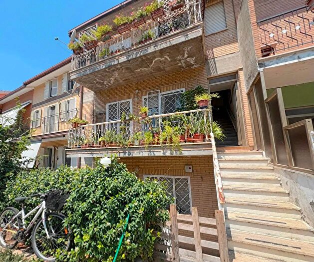 Appartamento trilocale in vendita in Via Mariano Semmola Roma, Roma