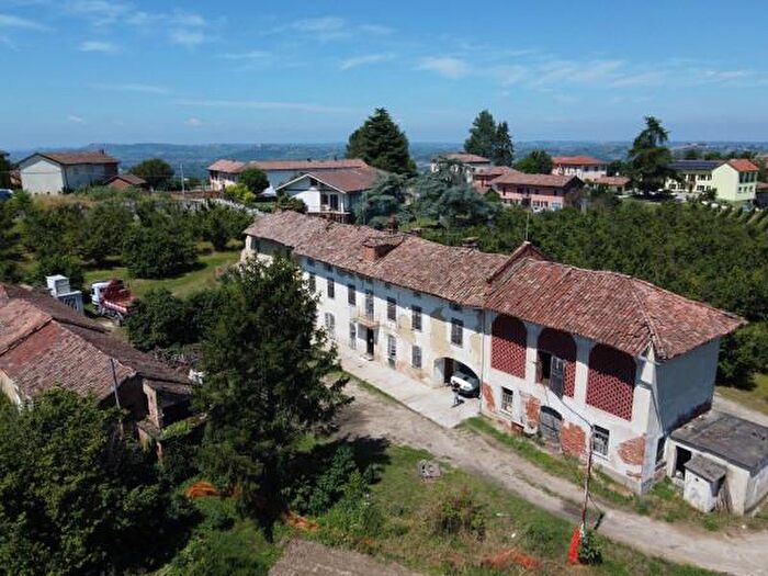 Casa con 6 locali in vendita in Strada Annunziata, Costigliole DAsti