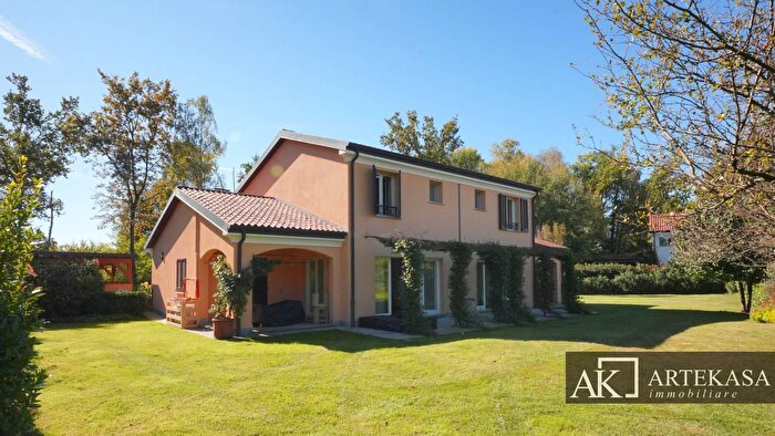 Casa con 7 locali in vendita in Via SantIsidoro, Bogogno