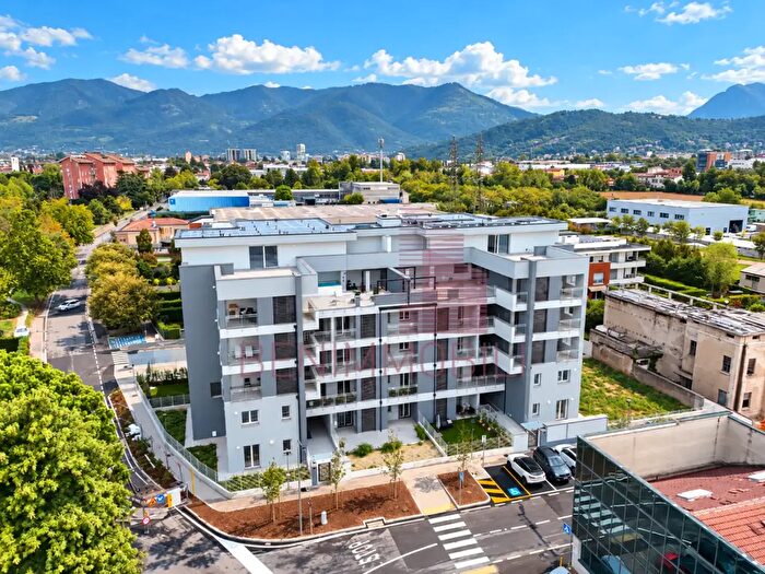 Appartamento quadrilocale in vendita in Via delle Grazzine, Brescia