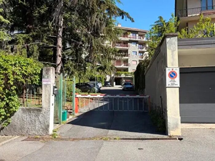 Appartamento con 5 locali in vendita in Via Parigi, Aosta