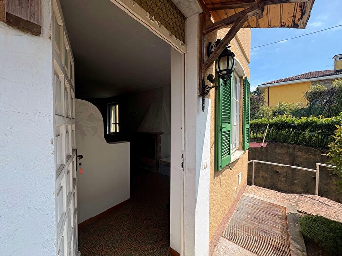 Appartamento trilocale in vendita in Via Varese, Viggiu