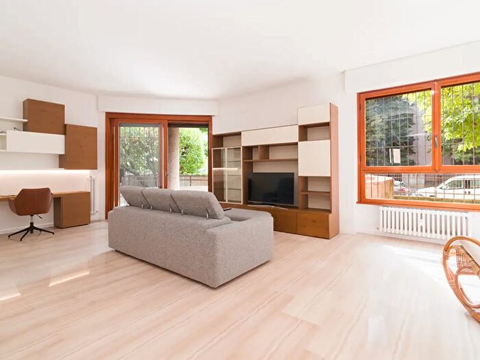 Appartamento quadrilocale in vendita in Via Valcava, Monza