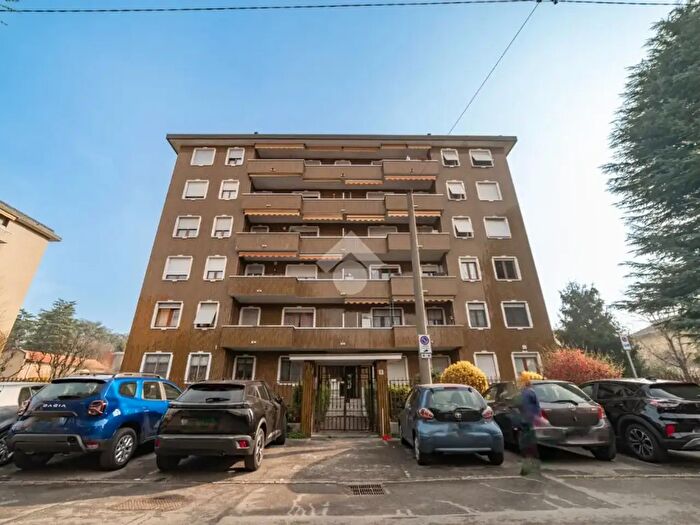 Appartamento quadrilocale in vendita in Via Tonale, Paderno Dugnano