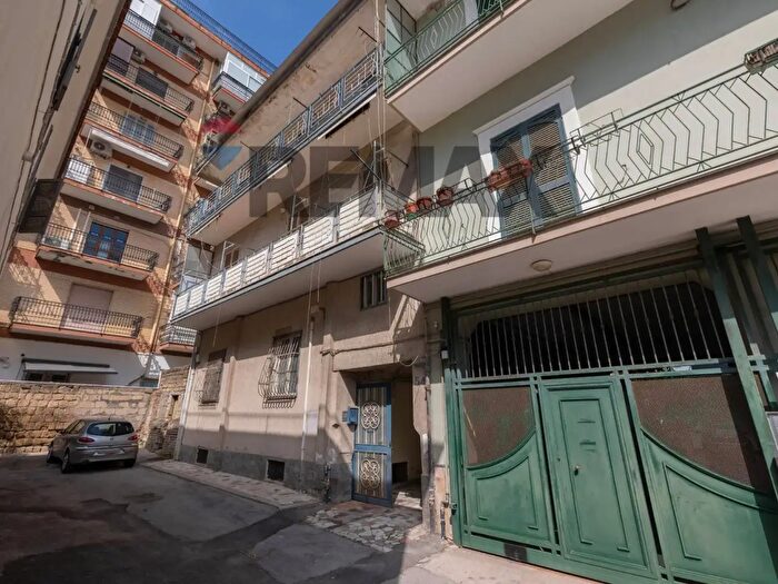 Casa con 10 locali in vendita in Via Giacomo Matteotti, Casoria