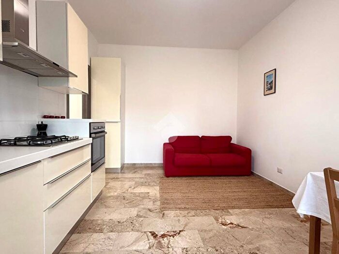 Appartamento trilocale in affitto in Via dei Guarneri, Vigentino Fatima, Milano