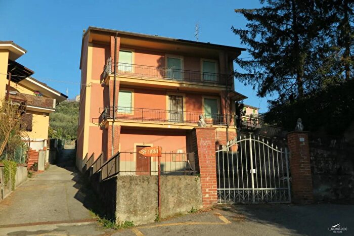 Casa con 8 locali in vendita in Sarzana