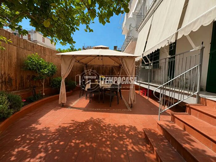 Appartamento quadrilocale in vendita in Via Enea, Napoli
