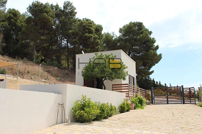 Casa monolocale in affitto in Erice