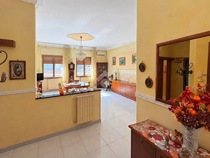 Appartamento trilocale in vendita in Via Corona, Foggia