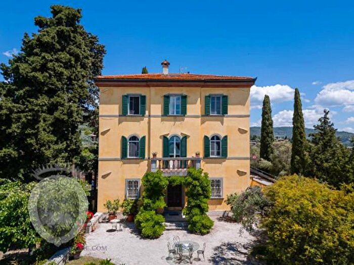 Casa con 6 locali in vendita in Via San Crispolto, Passignano Sul Trasimeno