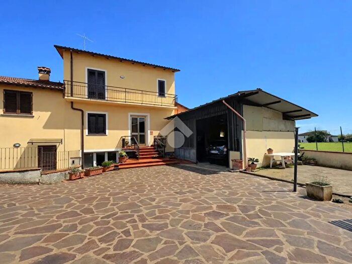 Casa con 6 locali in vendita in Via Riva, Montemurlo