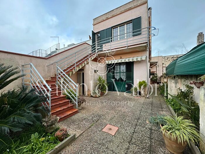 Casa con 7 locali in vendita in Via Principe di Piemonte, Collepasso