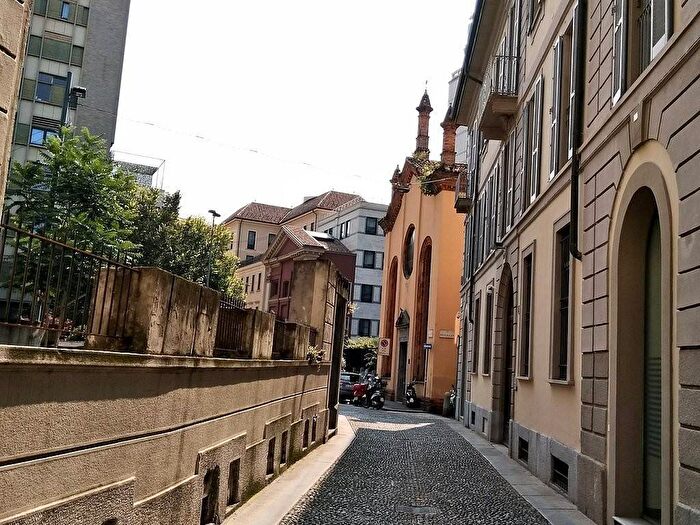 Appartamento monolocale in affitto in Via San Giovanni sul Muro, Cadorna Castello, Milano