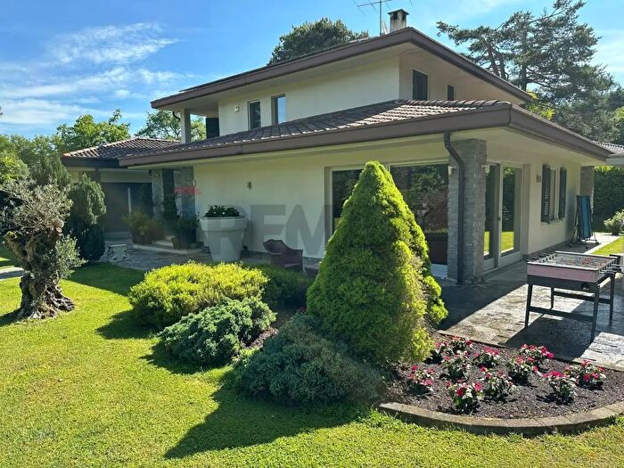 Casa con 6 locali in vendita in Via Cascina Pelada, Cantu