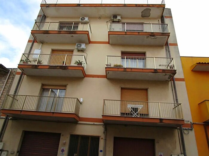 Appartamento con 5 locali in vendita in Via San Martino, Vittoria