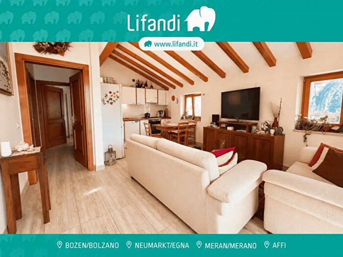 Appartamento trilocale in vendita in Via Quattro Novembre, Rovere' Della Luna