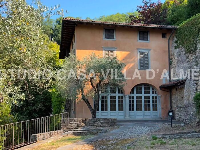 Appartamento quadrilocale in vendita in Via Colle dei Roccoli, Bergamo