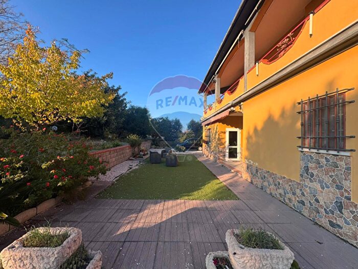 Casa con 12 locali in vendita in Contrada Ricupo, Larino