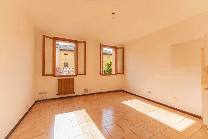 Casa quadrilocale in vendita in Piazza della Repubblica, Galliera